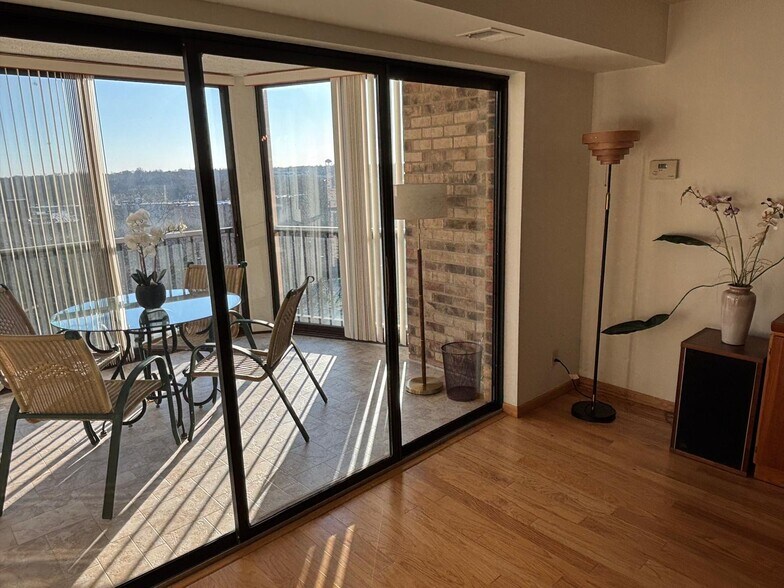 South Facing Solarium - 5903 Mount Eagle Dr