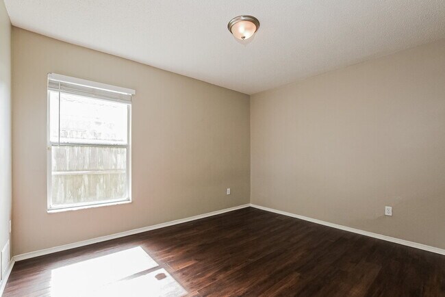 Building Photo - 1025 Henson Ct