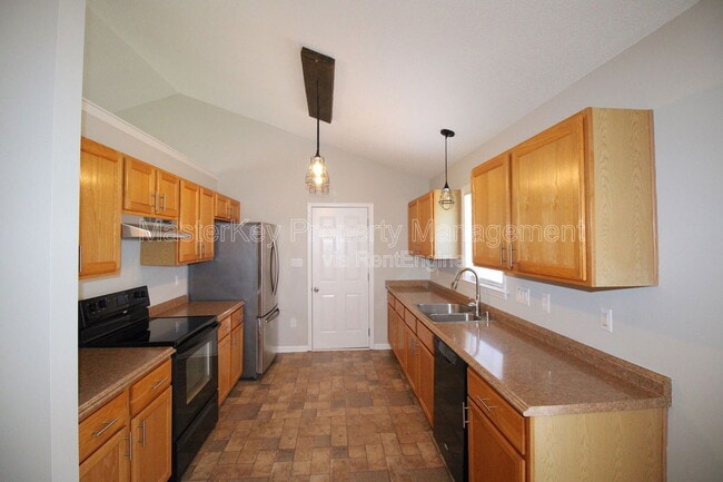 Building Photo - 305 Noonday Ct