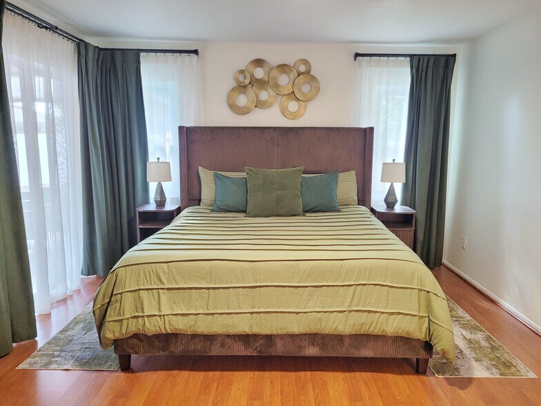 Building Photo - 1911 Tarpon Ct