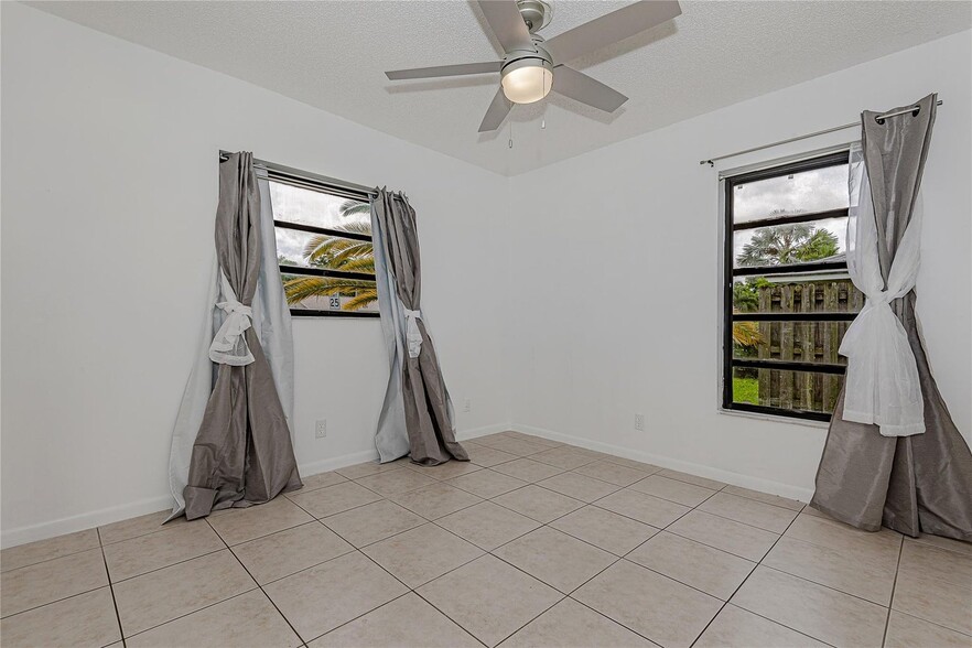 Building Photo - 2831 NW 51st Ter