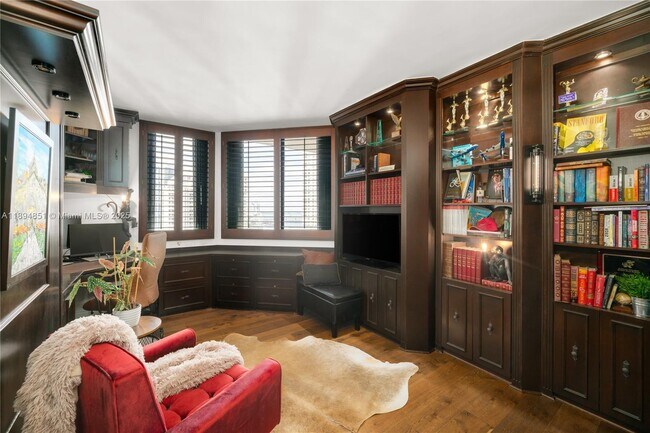 Building Photo - 520 Brickell Key Dr