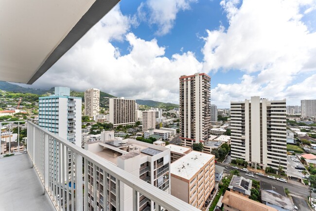 Building Photo - Makiki - Wilder Regent 2 bed, 2 bath, 1 pa...