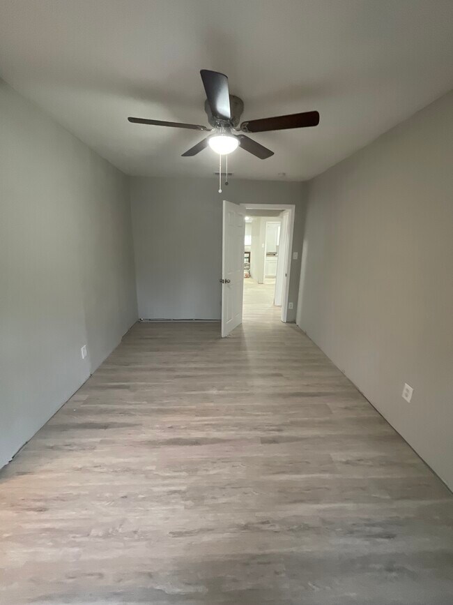 Large Bedrooms - 510 Greenwood St