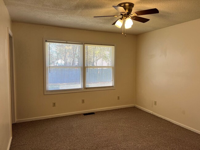 Building Photo - 2014 Cedar Point Cir
