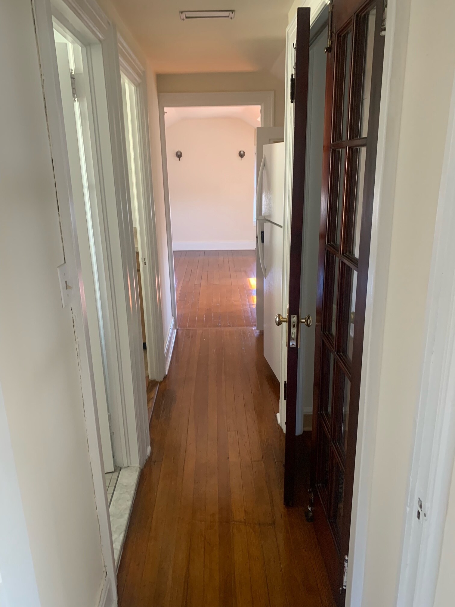 Hallway/Entryway - 283 Mile Square Rd