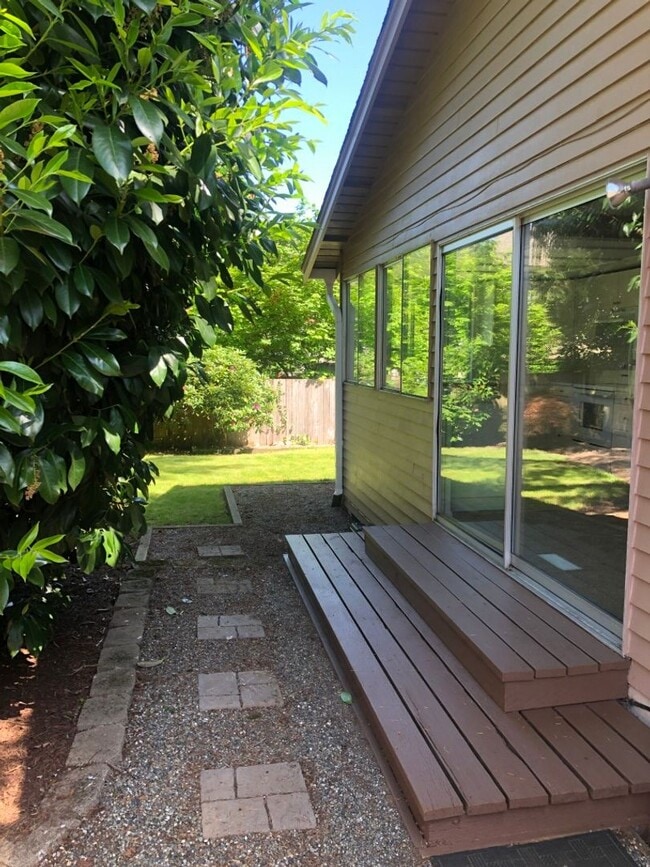 Building Photo - 3Bd/2Ba Bellevue House