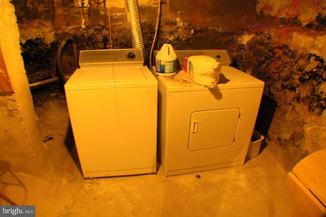 Building Photo - 2305 Madison Square