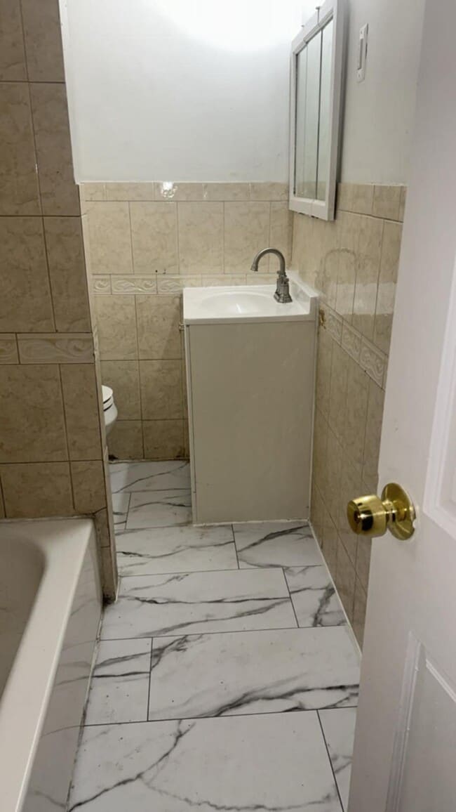 Building Photo - 2507 S 68th St