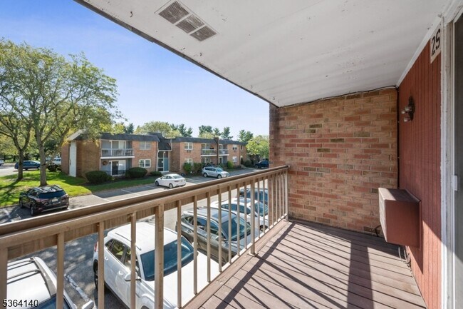 Building Photo - 798 Eves Dr