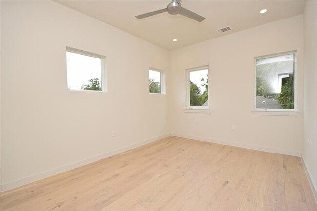 Building Photo - 5405 Sunshine Dr