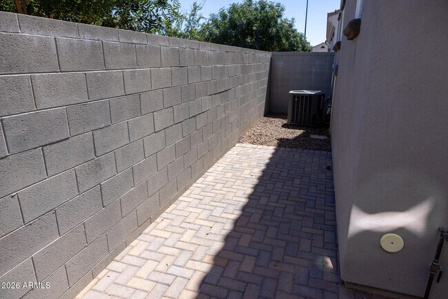 Building Photo - 2462 E Lovebird Ln