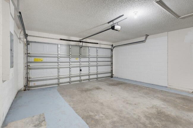 Building Photo - 3015 Elbib Dr