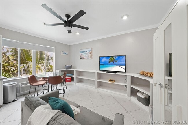 Building Photo - 3710 Collins Ave