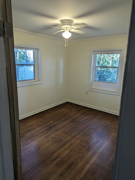 Building Photo - 6700 SE 110th St