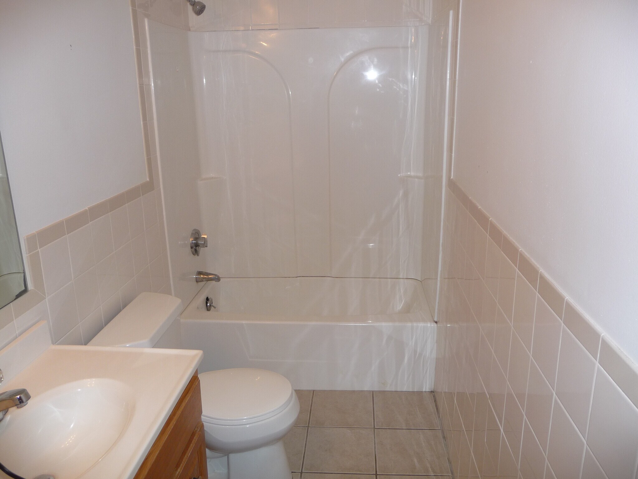 Building Photo - 213 Suffolk Ave