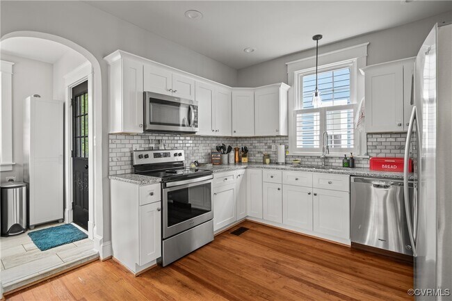 Building Photo - 3100 Barton Ave