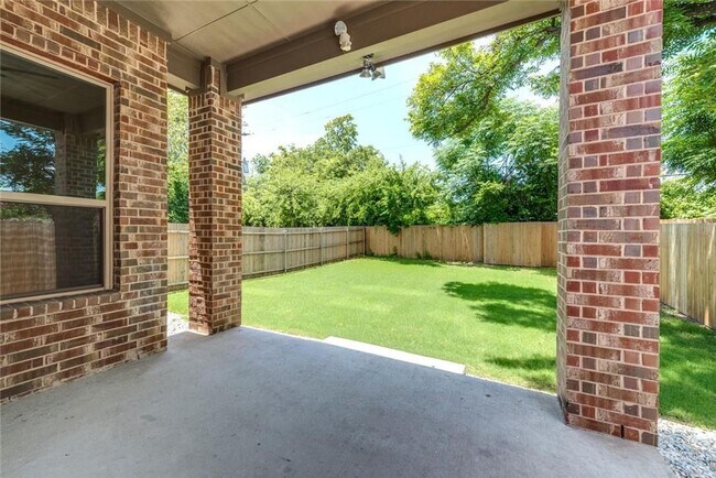 Building Photo - Templeton