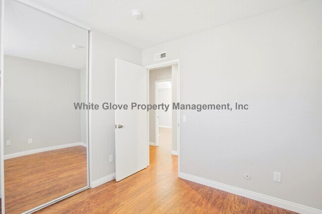 Building Photo - Beautiful Irvine Home with Wood Floors, Fireplace & Private Backyard