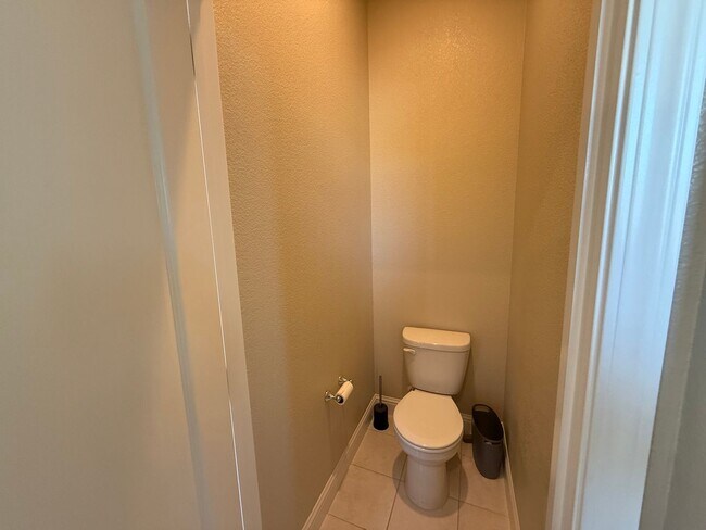 Building Photo - Upgraded single story home in Manteca!