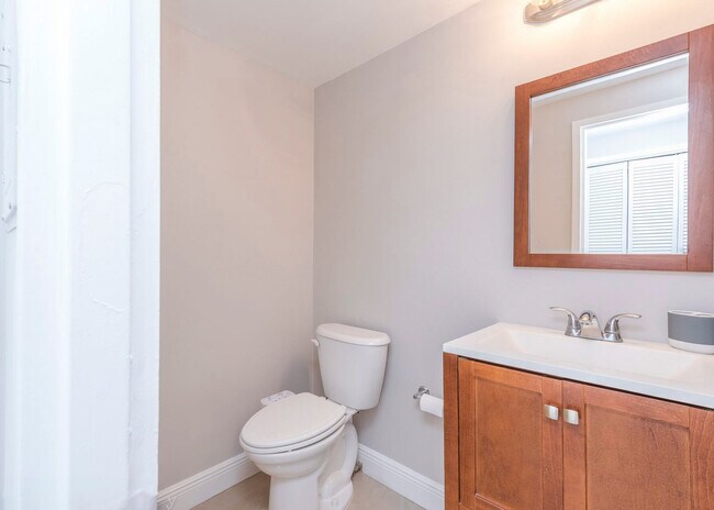 Building Photo - 3505 S Ocean Dr