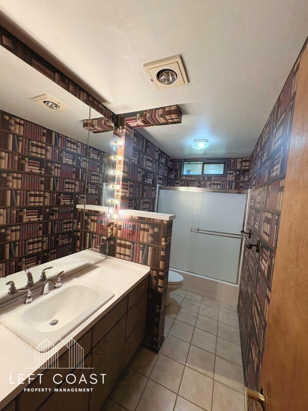 Building Photo - 132 Salishan Dr