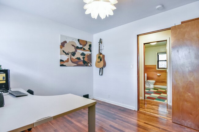 Building Photo - 315 E Dodds St