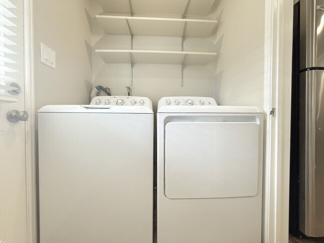 Building Photo - 16918 Schoolcraft St