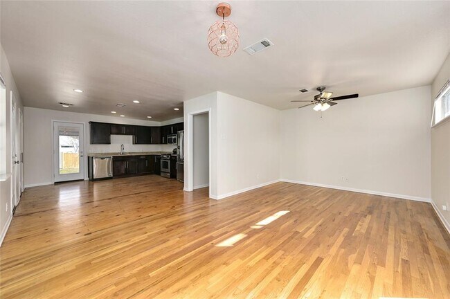 Building Photo - 1709 Ulit Ave