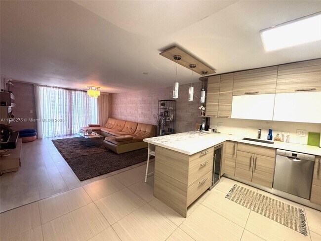 Building Photo - 1825 S Ocean Dr