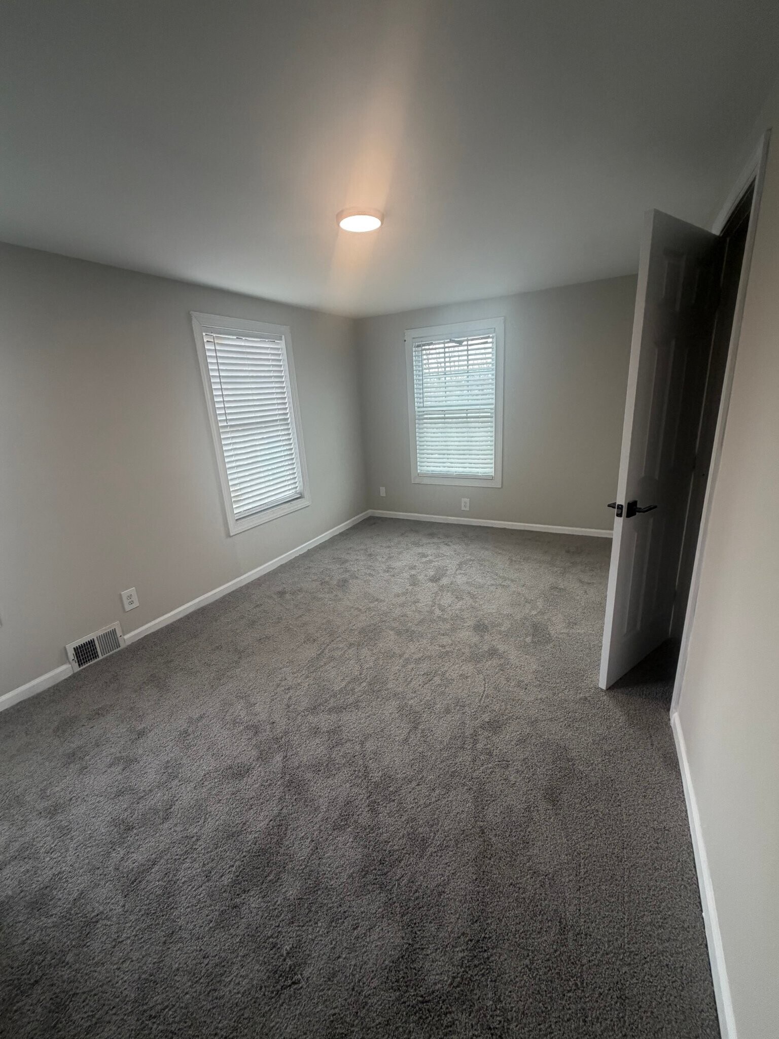 Building Photo - 1153 Sullivant Ave