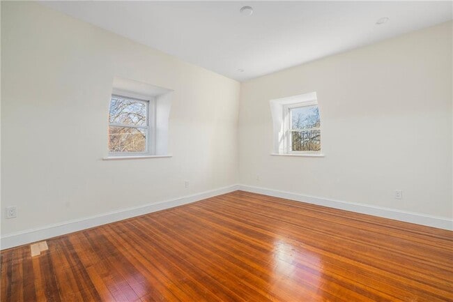 Building Photo - 67 Perry St