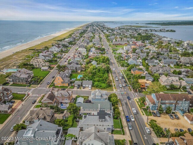 Building Photo - 683 Main Ave