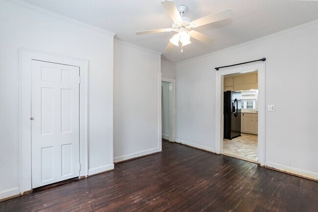 Building Photo - Cute and Tranquil 2 bed/1bath near Elon