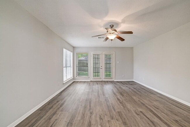 Building Photo - 3310 Meadway Dr