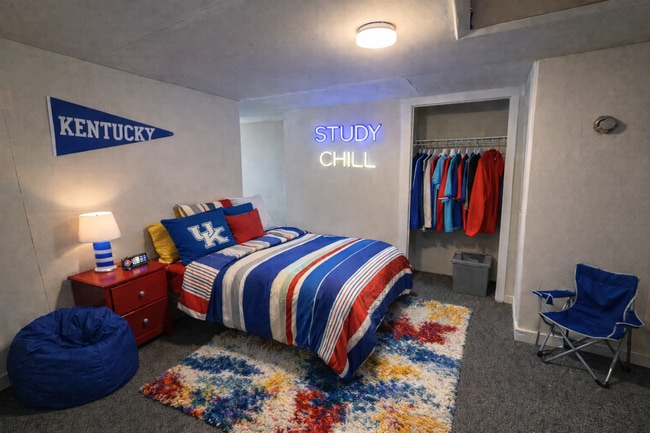 Building Photo - 376 Park Ave