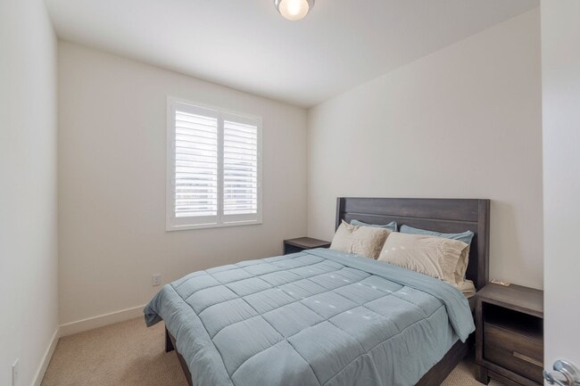 Building Photo - Newer townhome rental located in the gated One Seven Eight community!