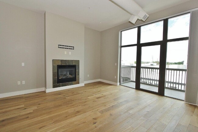 Building Photo - 419 S 8th St
