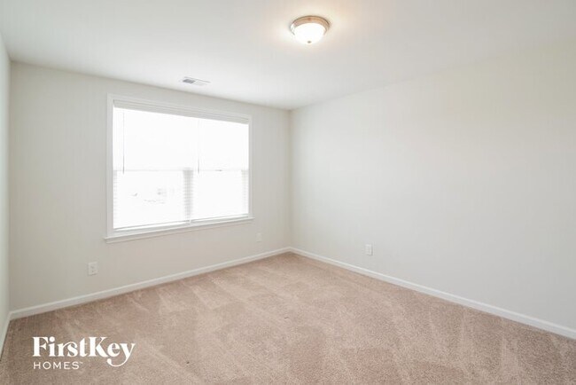 Building Photo - 105 Yorkshire Dr