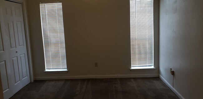 Building Photo - 104 Oak Ridge Ave