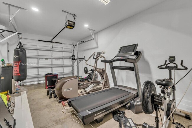 Building Photo - 537 NE 6th Ct