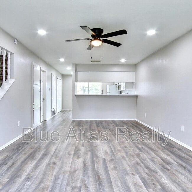 Building Photo - 2302 Indigo Ln