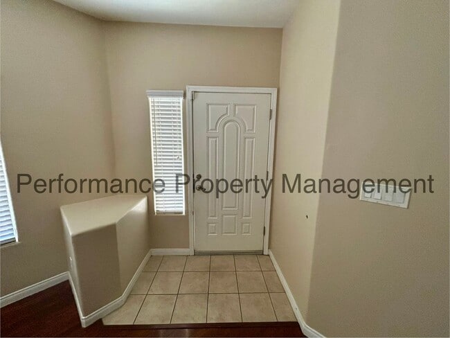 Building Photo - Stunning 4 Bed/2 Bath NW Bakersfield Home ...