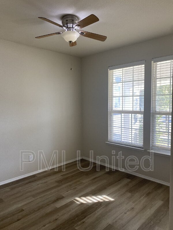 Building Photo - 9145 Blackstone Dr