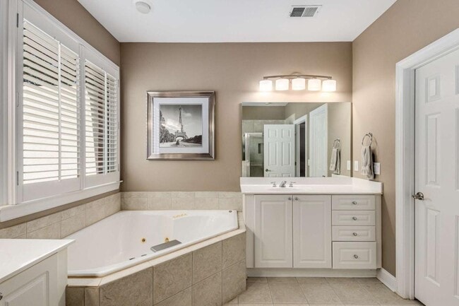 Building Photo - 3019 Riverstone Tr