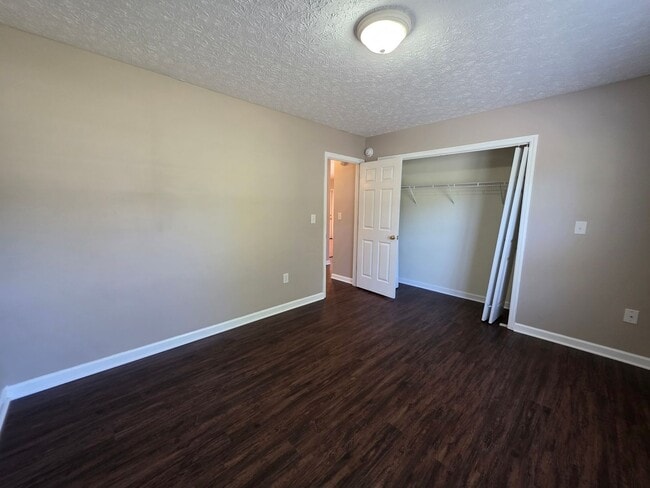 Building Photo - 345 Farina Dr