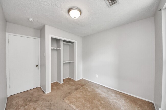 Building Photo - 12610 Chiswick Rd