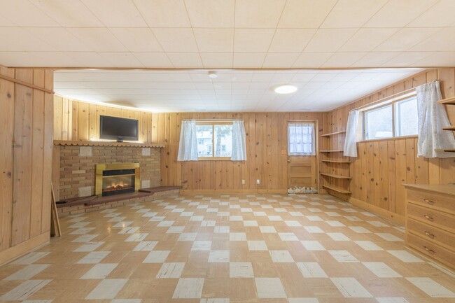 Building Photo - Great Roseville Home, Moundsview Schools, ...