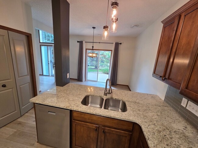 Building Photo - Stylish and Inviting; The Townhouse of Your Dreams!