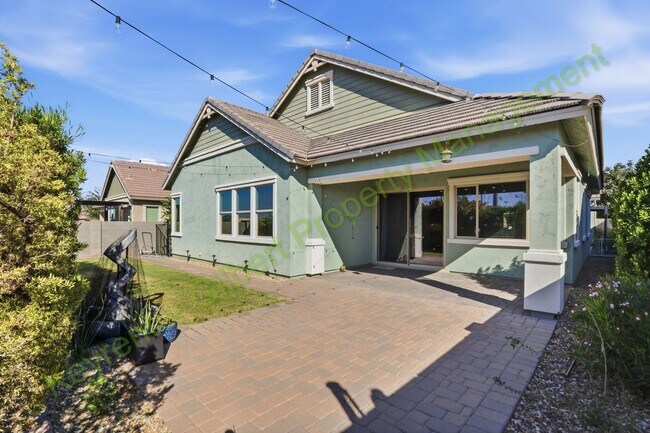 Building Photo - Beautiful 4-bed/3.5-bath Gilbert Home in Gilbert’s Cooley Station!